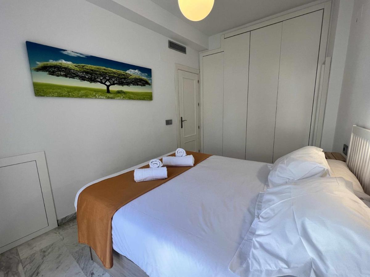 Atico San Bernardo Terraza Y Parking Incluido